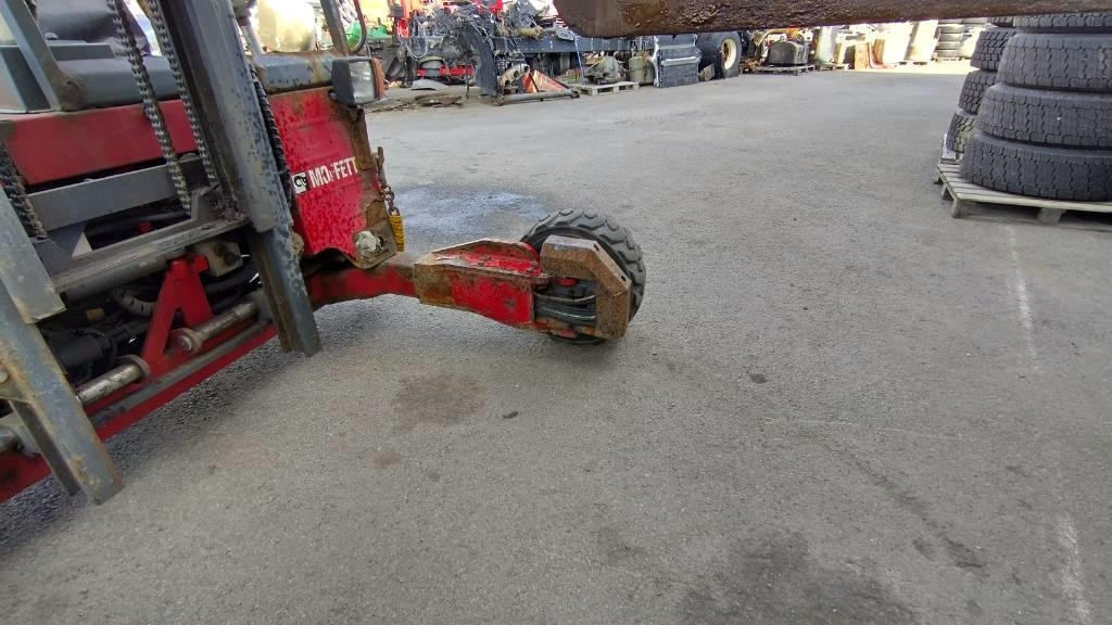 Moffett M4 25.4 ajoneuvotrukki - Xe nâng gắn tải: hình 4 Moffett M4 25.4 ajoneuvotrukki - Xe nâng gắn tải: hình 4