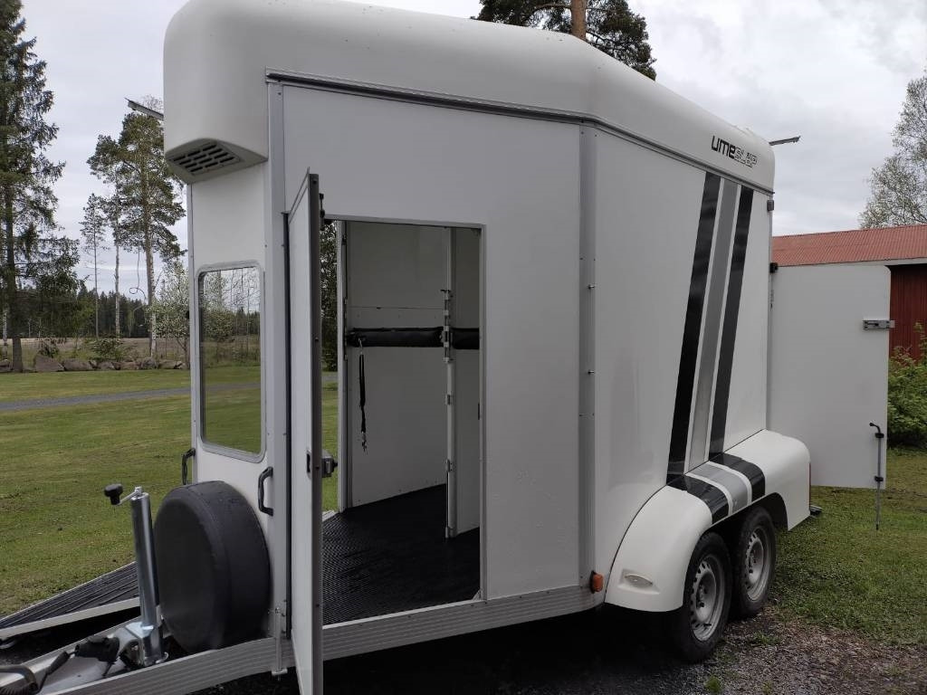 Umeå A45 Hevostraileri, etupurku - Rơ moóc chở gia súc: hình 3 Umeå A45 Hevostraileri, etupurku - Rơ moóc chở gia súc: hình 3