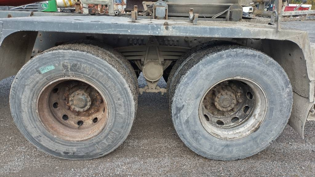Volvo FM9 8x4 full steel,manual, mixer - Xe bồn: hình 5 Volvo FM9 8x4 full steel,manual, mixer - Xe bồn: hình 5