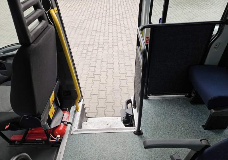 Xe bus mini, Xe van chở khách Iveco A50C17 DAILY / SPROWADZONE / MANUAL / EEV: hình 20