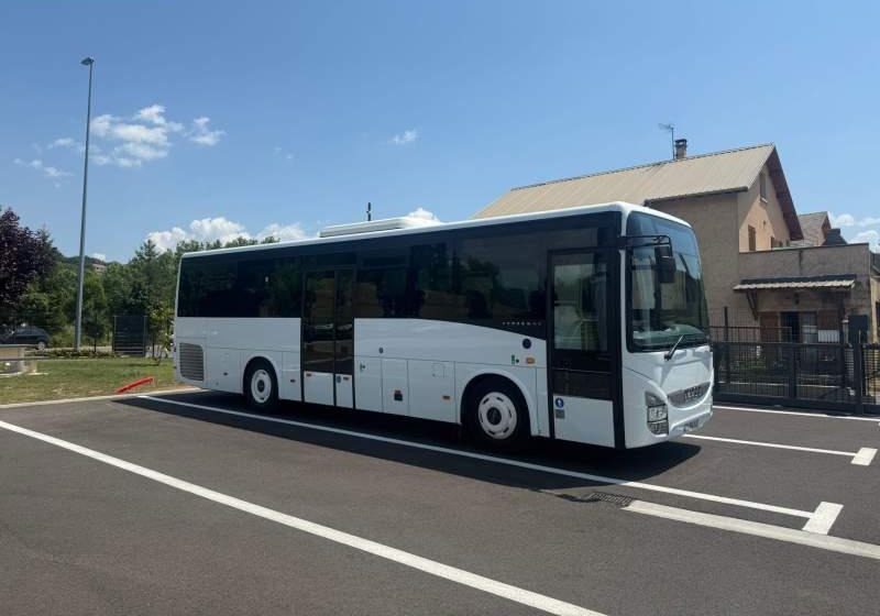 Iveco CROSSWAY/ DŁUGOŚĆ 10.70 M / MANUAL / EURO 6 - Xe bus ngoại ô: hình 1 Iveco CROSSWAY/ DŁUGOŚĆ 10.70 M / MANUAL / EURO 6 - Xe bus ngoại ô: hình 1