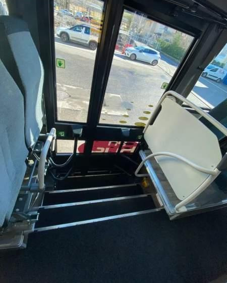 Iveco CROSSWAY/ DŁUGOŚĆ 10.70 M / MANUAL / EURO 6 - Xe bus ngoại ô: hình 4 Iveco CROSSWAY/ DŁUGOŚĆ 10.70 M / MANUAL / EURO 6 - Xe bus ngoại ô: hình 4