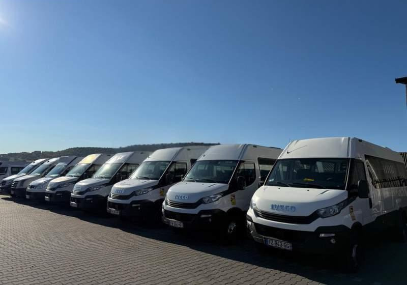 Iveco DAILY / CRAFTER / SPRINTER / WING / 23 MIEJSCA - Xe bus mini, Xe van chở khách: hình 1 Iveco DAILY / CRAFTER / SPRINTER / WING / 23 MIEJSCA - Xe bus mini, Xe van chở khách: hình 1