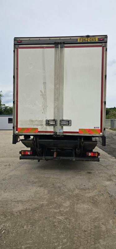 Xe tải thùng mui bạt Iveco 18 ton curtain tail lift: hình 6 Xe tải thùng mui bạt Iveco 18 ton curtain tail lift: hình 6