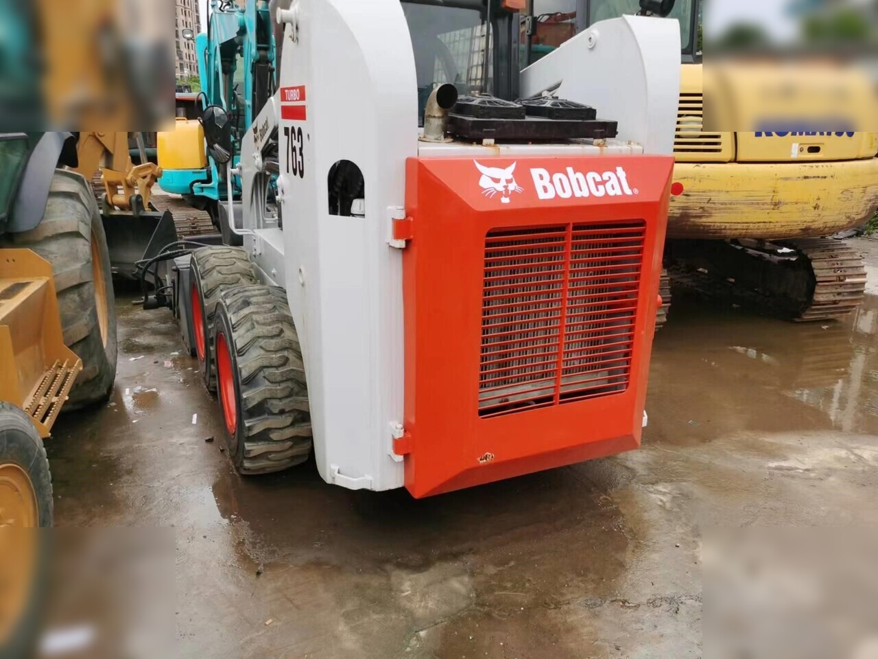 BOBCAT 763 - Máy xúc lật đa năng: hình 2 BOBCAT 763 - Máy xúc lật đa năng: hình 2