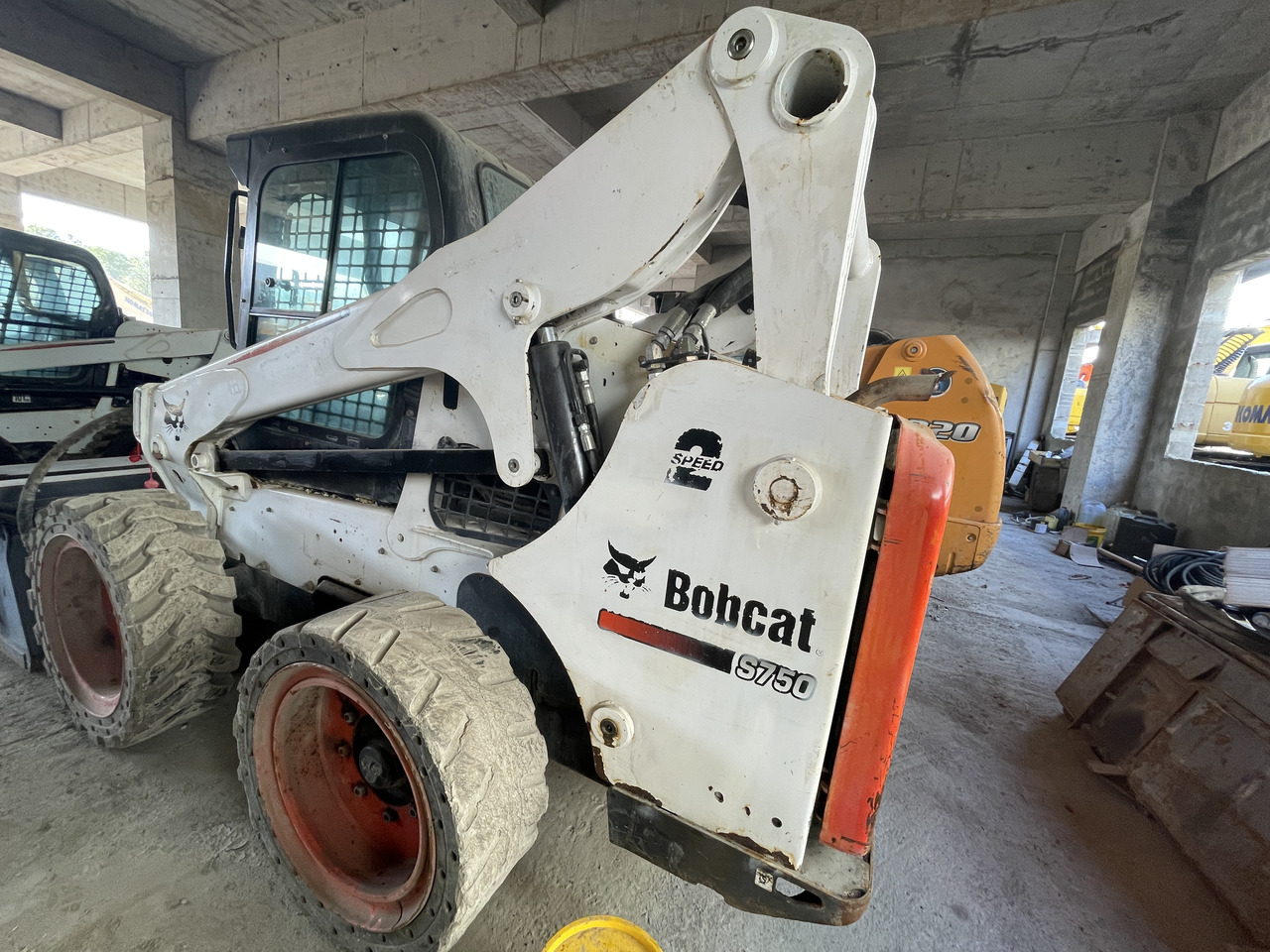 Bobcat S750 - Máy xúc lật đa năng: hình 3 Bobcat S750 - Máy xúc lật đa năng: hình 3
