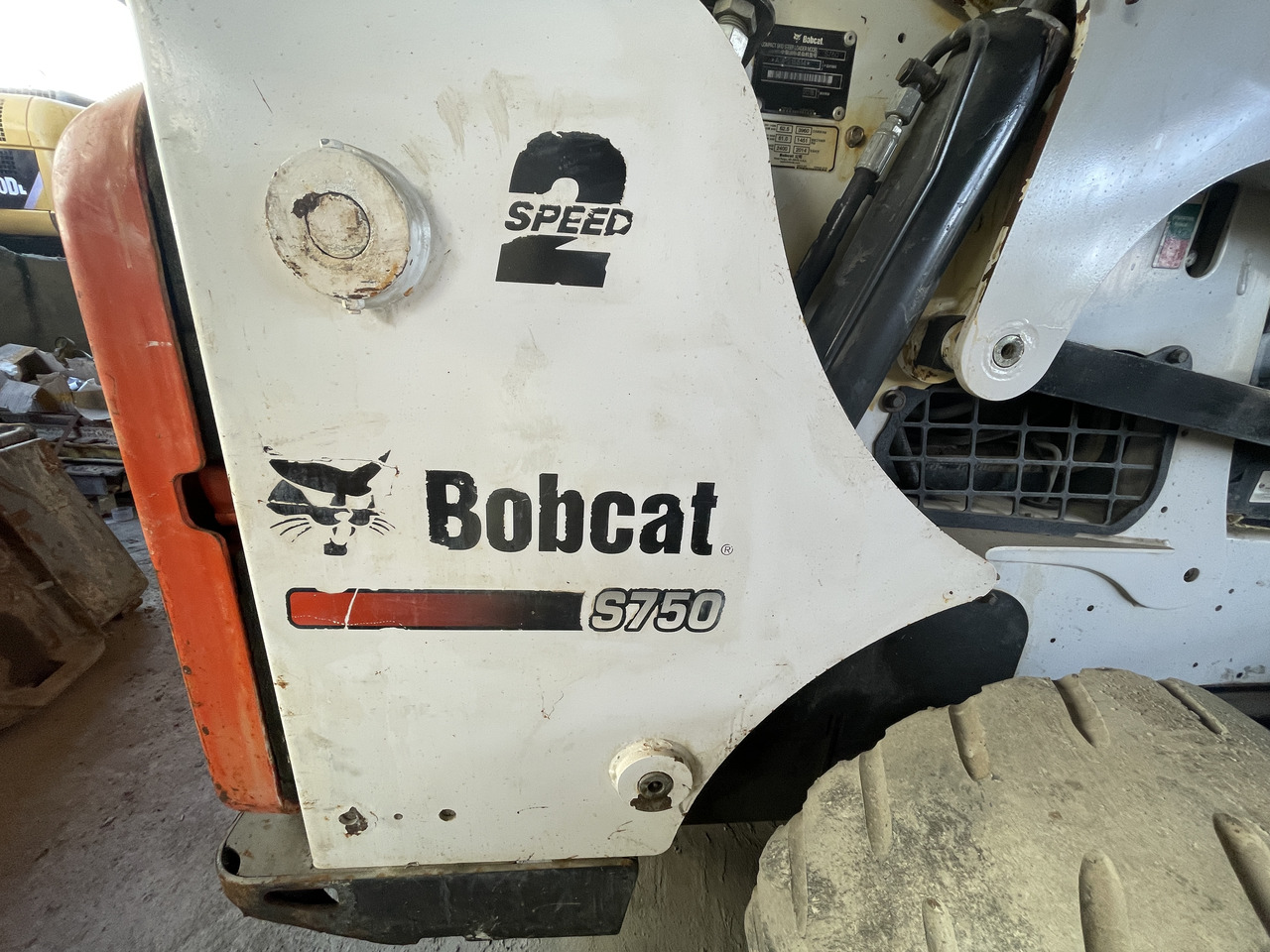 Bobcat S750 - Máy xúc lật đa năng: hình 5 Bobcat S750 - Máy xúc lật đa năng: hình 5