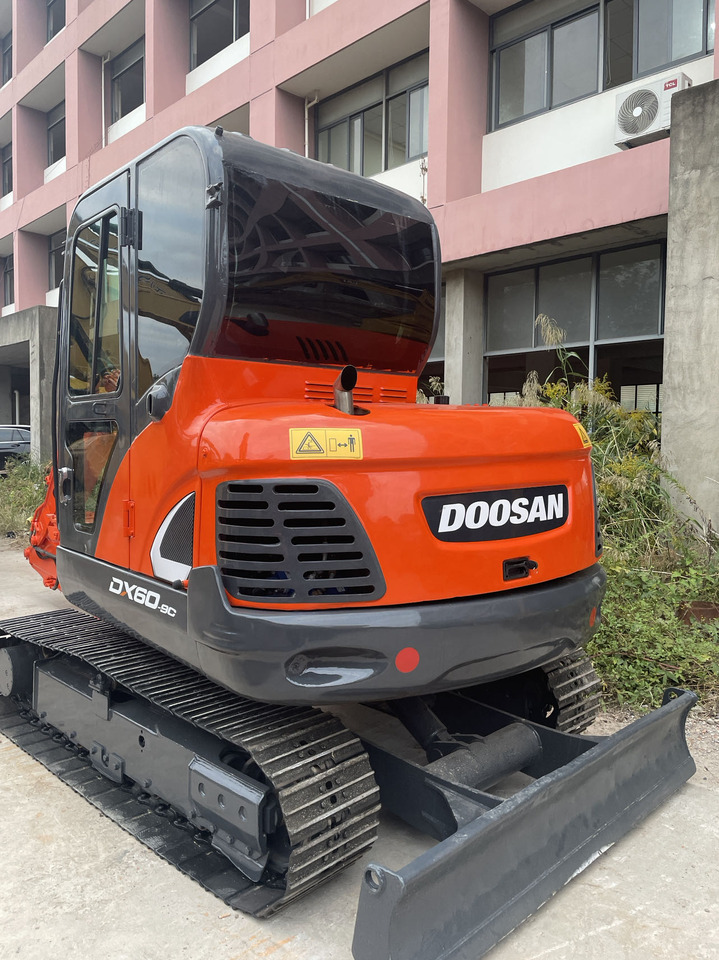 DOOSAN DX60-9C - Máy xúc bánh xích: hình 2 DOOSAN DX60-9C - Máy xúc bánh xích: hình 2
