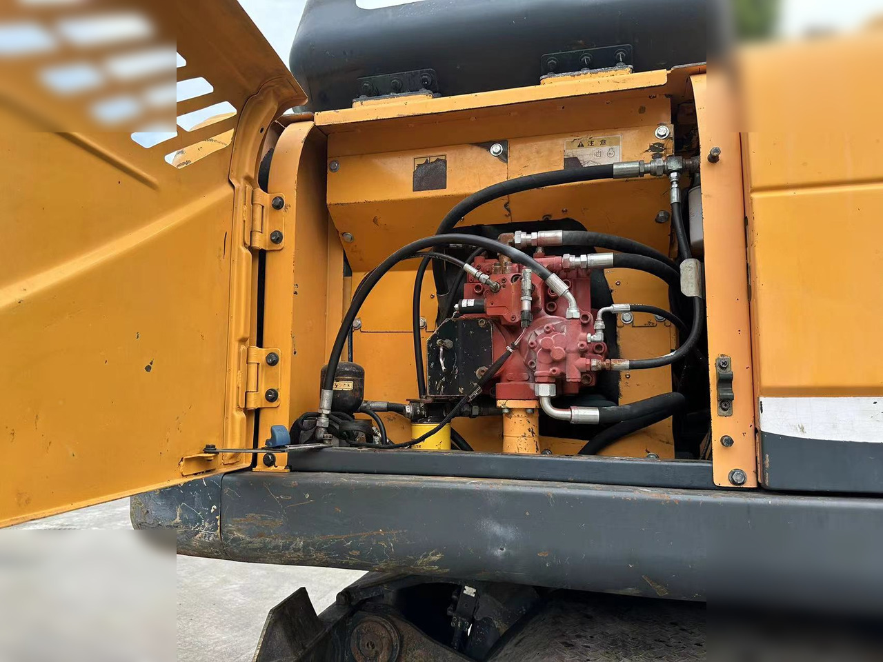 HYUNDAI ROBEX 210W-9 - Máy xúc bánh lốp: hình 2 HYUNDAI ROBEX 210W-9 - Máy xúc bánh lốp: hình 2