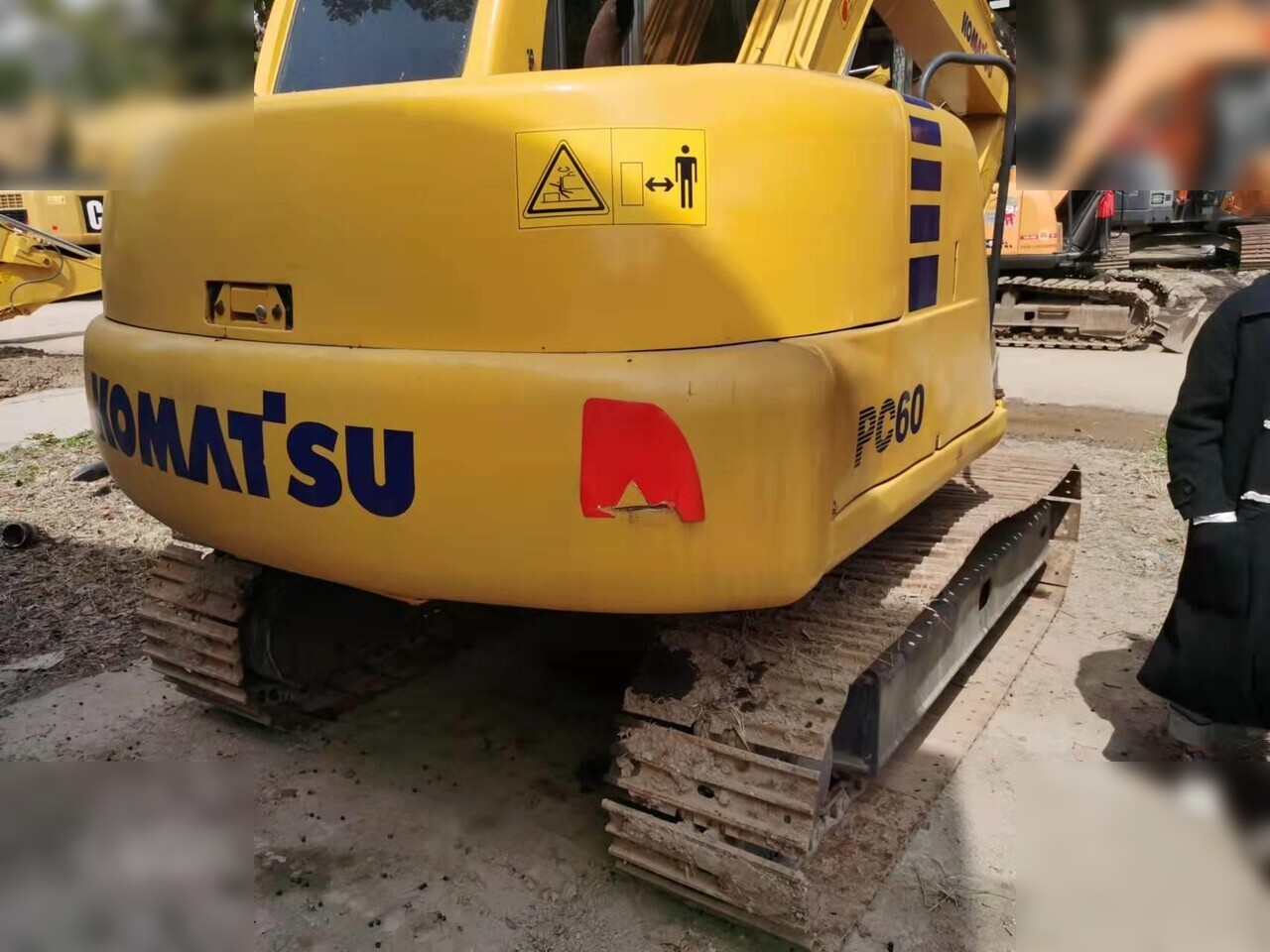 KOMATSU PC60-7 - Máy xúc bánh xích: hình 1 KOMATSU PC60-7 - Máy xúc bánh xích: hình 1