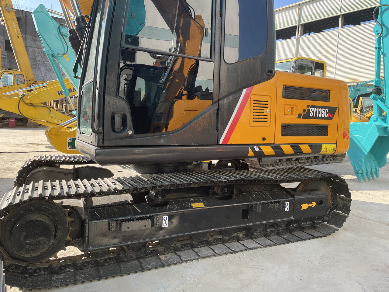 SANY SY135C - Máy xúc bánh xích: hình 2 SANY SY135C - Máy xúc bánh xích: hình 2