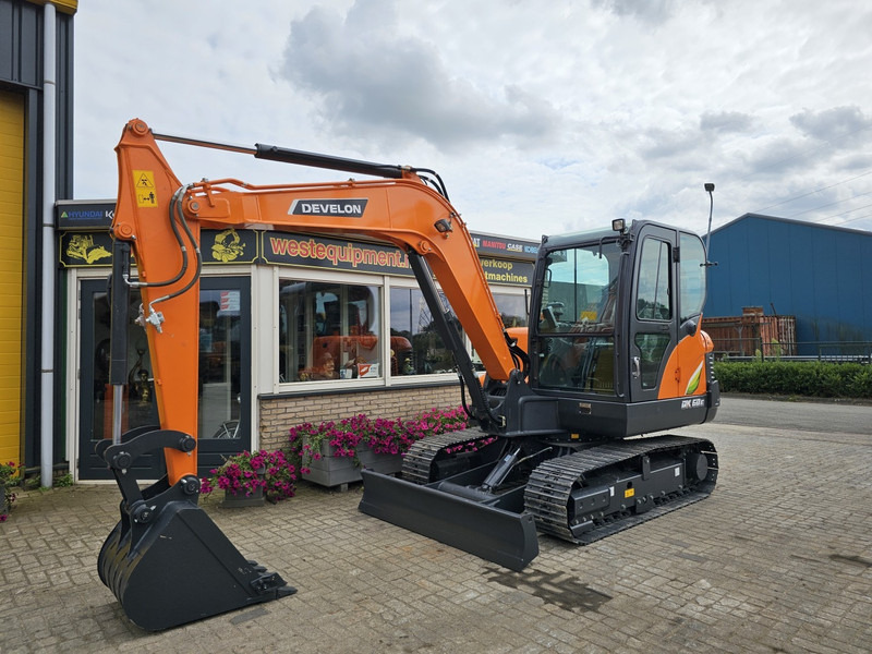 Develon DX60E-10N - Máy xúc mini: hình 2 Develon DX60E-10N - Máy xúc mini: hình 2