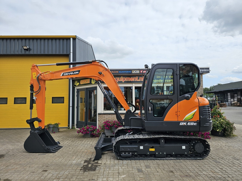 Develon DX60E-10N - Máy xúc mini: hình 1 Develon DX60E-10N - Máy xúc mini: hình 1