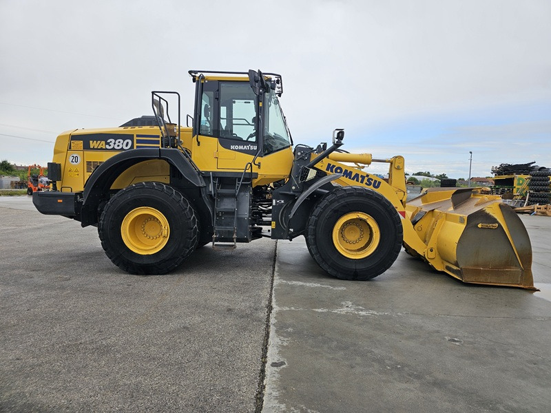 KOMATSU WA380-8 - Máy xúc lật bánh lốp: hình 4 KOMATSU WA380-8 - Máy xúc lật bánh lốp: hình 4