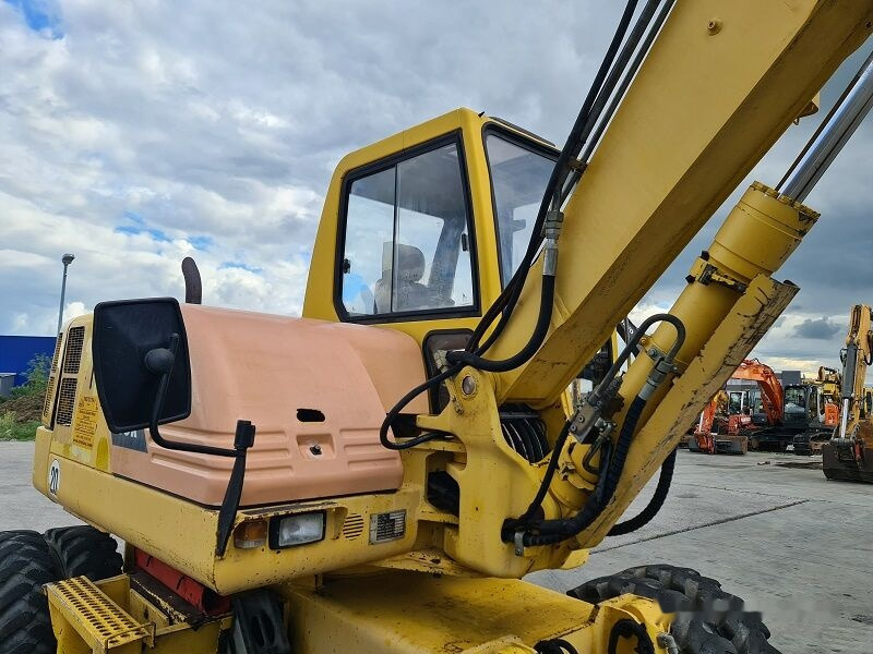 Máy xúc bánh lốp Komatsu PW110: hình 8