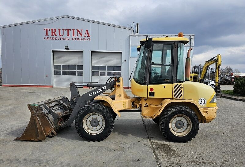 Volvo L30B - Máy xúc lật: hình 1 Volvo L30B - Máy xúc lật: hình 1