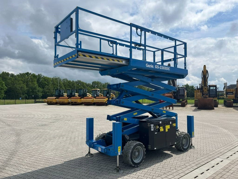 Genie GS 3369 DC - Máy nâng người hình kéo: hình 1 Genie GS 3369 DC - Máy nâng người hình kéo: hình 1