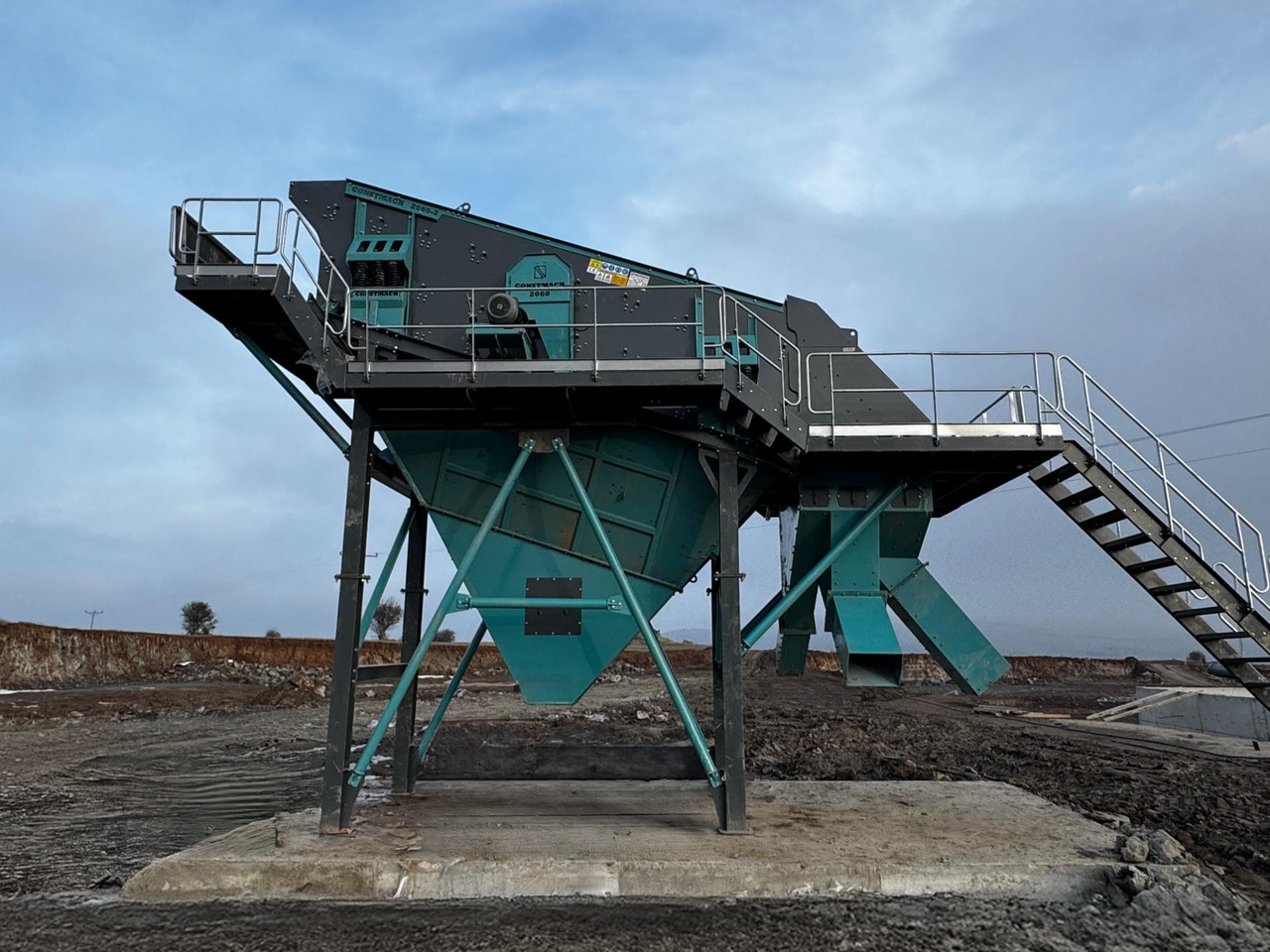 Constmach 140-180 Tph Vibrating Screen 2-3-4 Stages 1800x5000 mm - Máy sàng: hình 2 Constmach 140-180 Tph Vibrating Screen 2-3-4 Stages 1800x5000 mm - Máy sàng: hình 2