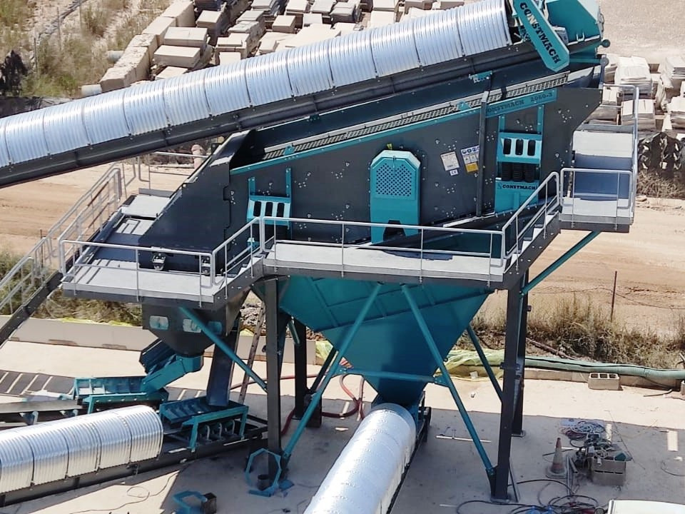 Constmach 2-3-4 Deck Schwingsiebsysteme 2 Jahre Garantie - Máy sàng: hình 1 Constmach 2-3-4 Deck Schwingsiebsysteme 2 Jahre Garantie - Máy sàng: hình 1