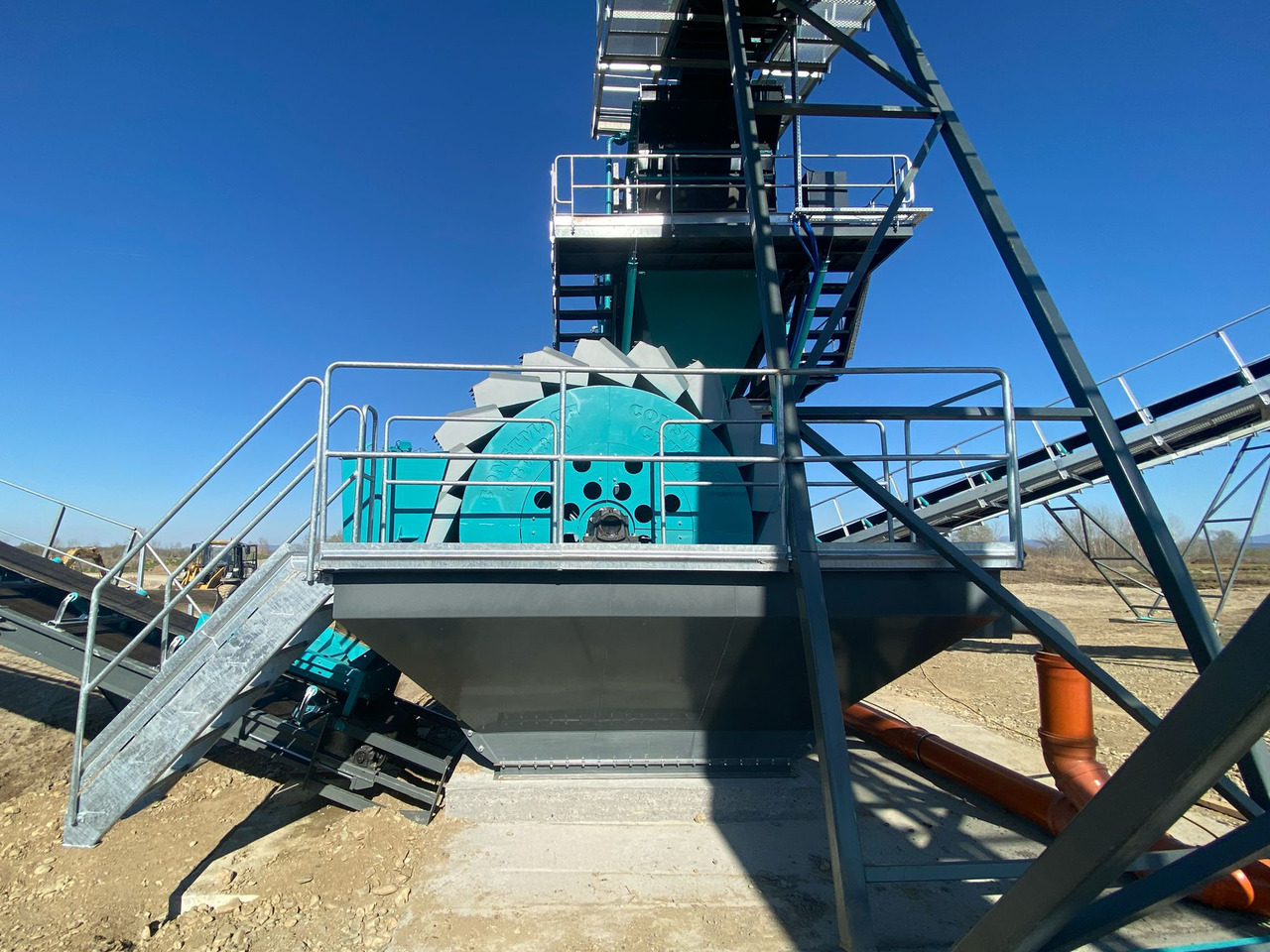 Constmach Machine À Laver Les Sables À Godets Sur Roues - Máy sàng: hình 1 Constmach Machine À Laver Les Sables À Godets Sur Roues - Máy sàng: hình 1