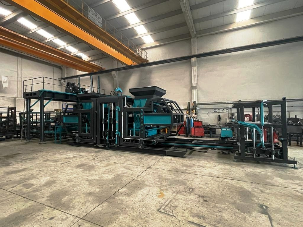 Constmach Machine de Fabrication de Blocs de Béton BS-20 Garantie de 2 ans - Máy ép gạch: hình 2 Constmach Machine de Fabrication de Blocs de Béton BS-20 Garantie de 2 ans - Máy ép gạch: hình 2