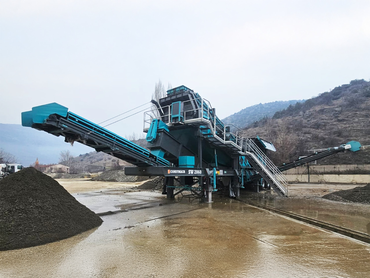 Constmach Mobile Sieb- und Waschanlage 60-200 t/h - Máy sàng: hình 2 Constmach Mobile Sieb- und Waschanlage 60-200 t/h - Máy sàng: hình 2