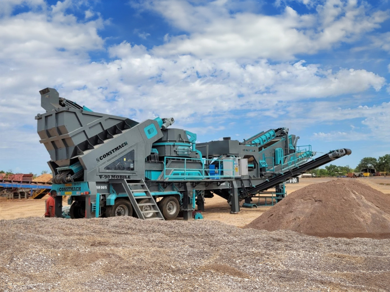 Constmach Mobiler Prallbrecher mit vertikaler Welle und einer Kapazität von 250 t/h - Máy nghiền di động: hình 2 Constmach Mobiler Prallbrecher mit vertikaler Welle und einer Kapazität von 250 t/h - Máy nghiền di động: hình 2