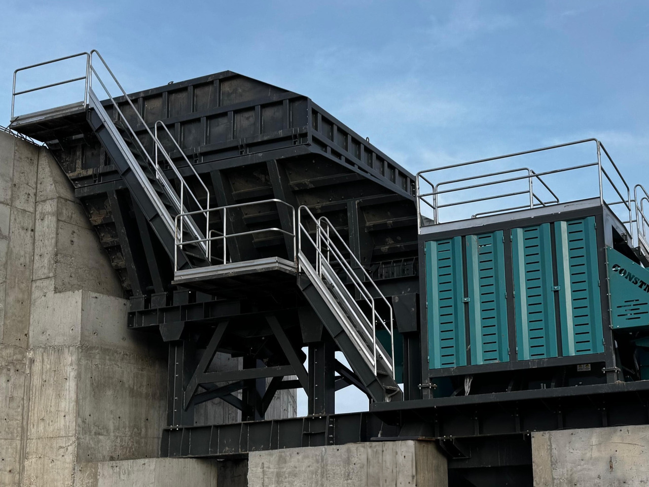 Constmach Vibrationsförderer mit Kapazitäten von 80 bis 500 Tonnen - Máy móc đào mỏ: hình 5 Constmach Vibrationsförderer mit Kapazitäten von 80 bis 500 Tonnen - Máy móc đào mỏ: hình 5