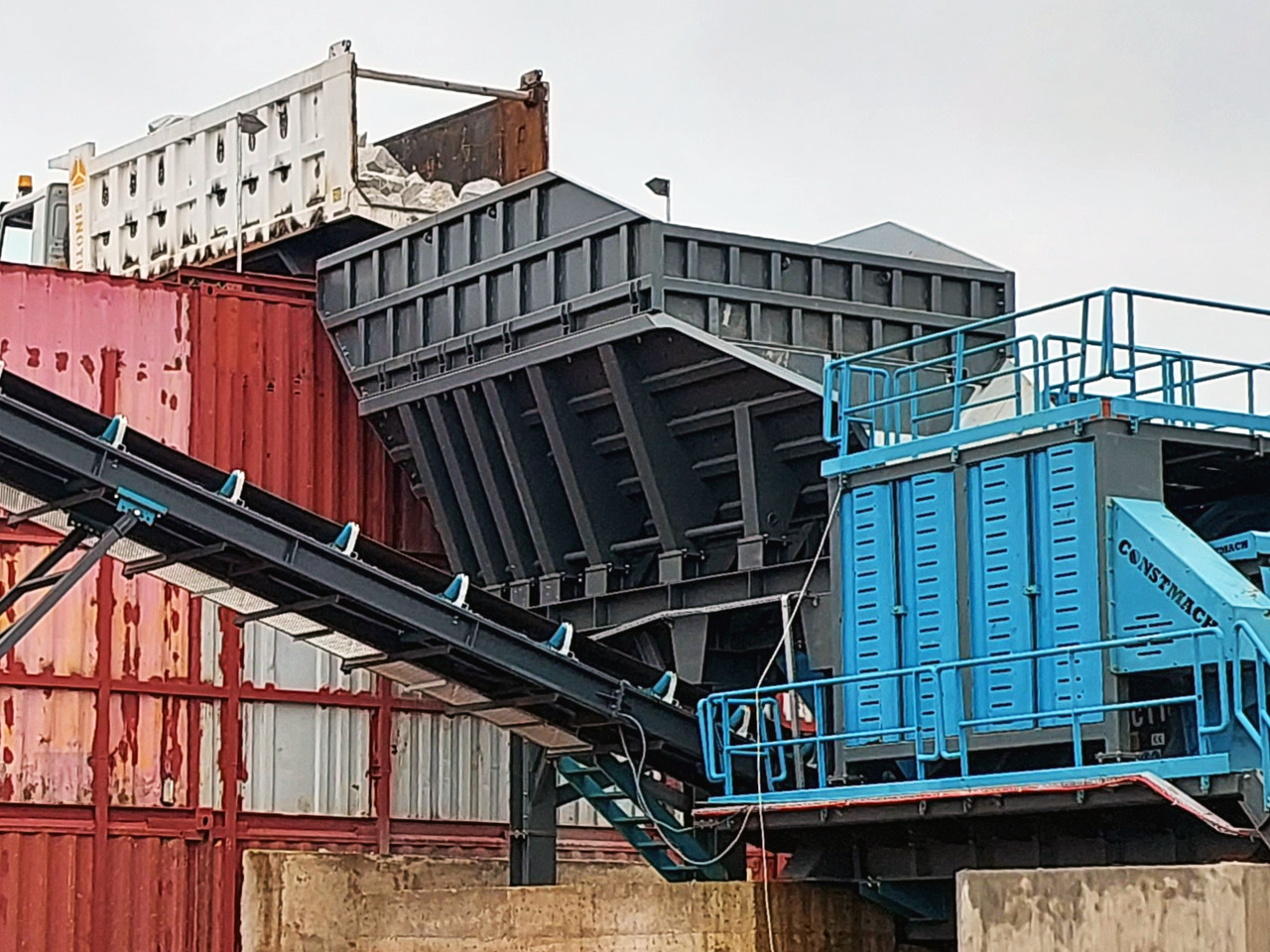 Constmach Vibrationsförderer mit Kapazitäten von 80 bis 500 Tonnen - Máy móc đào mỏ: hình 3 Constmach Vibrationsförderer mit Kapazitäten von 80 bis 500 Tonnen - Máy móc đào mỏ: hình 3