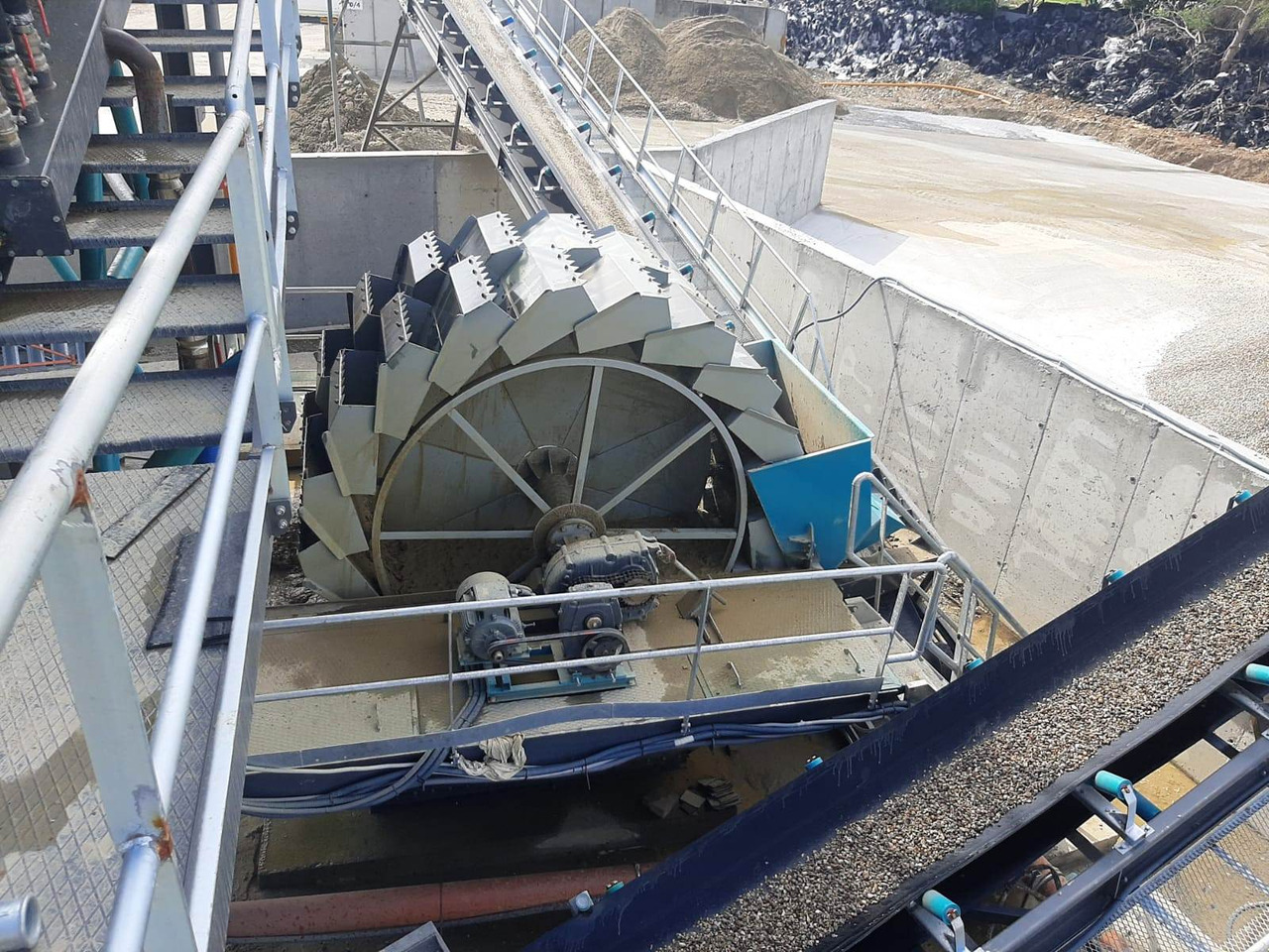 Constmach Wheeled Bucket Sand Washing Machine - Máy sàng: hình 3 Constmach Wheeled Bucket Sand Washing Machine - Máy sàng: hình 3