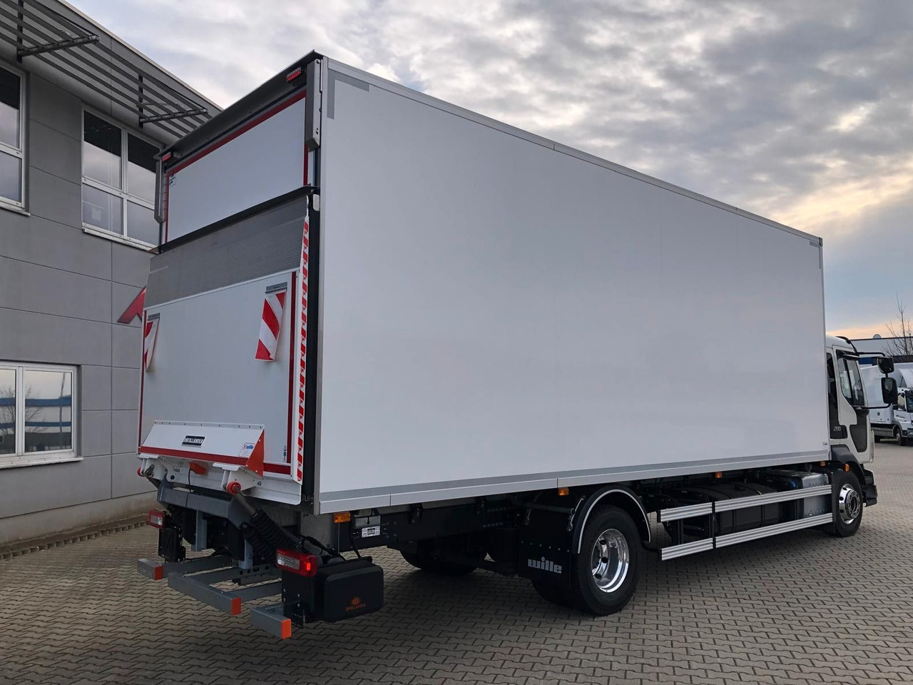 Volvo FL16.280 VollLuft*LBW *Carrier Supra850*a.Miete - Xe tải đông lạnh: hình 4 Volvo FL16.280 VollLuft*LBW *Carrier Supra850*a.Miete - Xe tải đông lạnh: hình 4