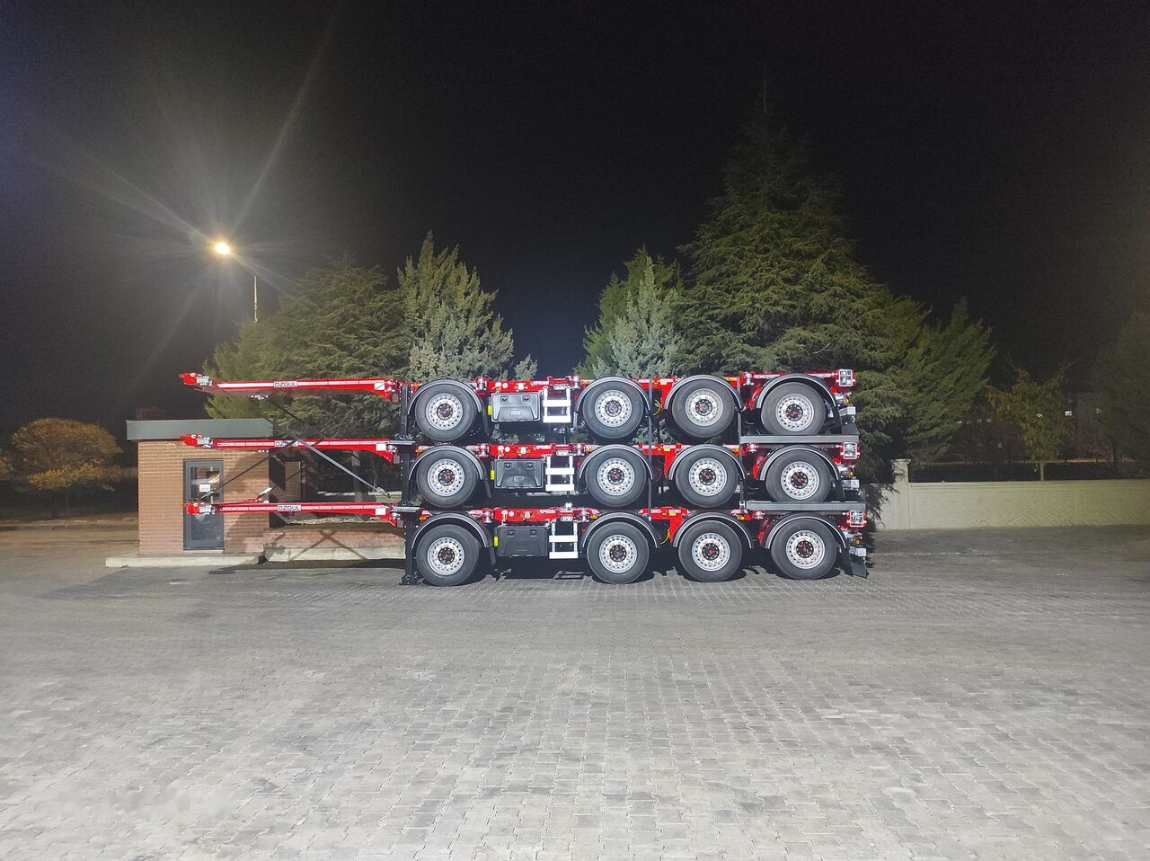 Özgül 4 AXLE HIGH CUBE CONTAINER CARRIER - Xe chở container/ Sơ mi rơ moóc hoán đổi thân: hình 2 Özgül 4 AXLE HIGH CUBE CONTAINER CARRIER - Xe chở container/ Sơ mi rơ moóc hoán đổi thân: hình 2