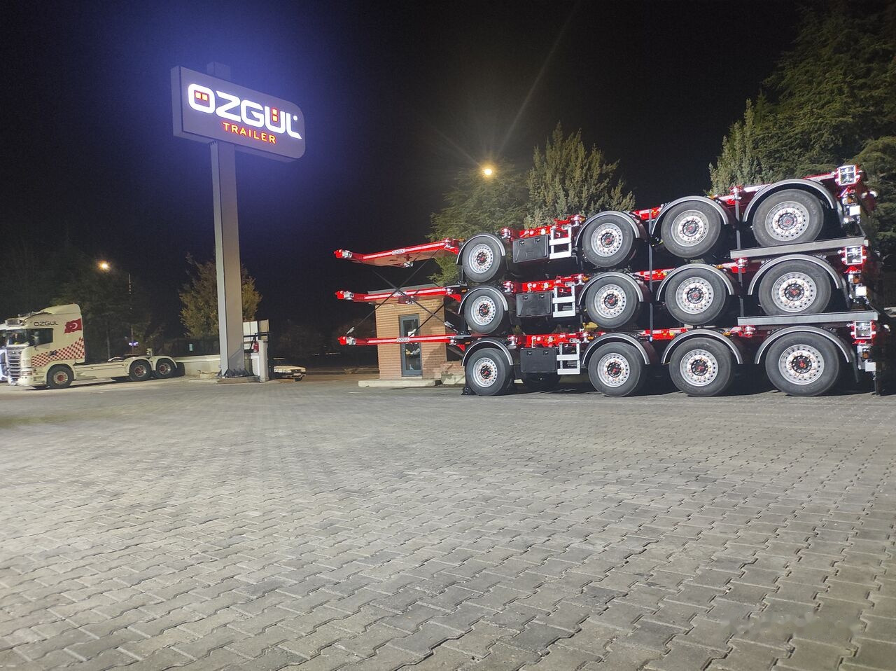 Özgül 4 AXLE HIGH CUBE CONTAINER CARRIER - Xe chở container/ Sơ mi rơ moóc hoán đổi thân: hình 4 Özgül 4 AXLE HIGH CUBE CONTAINER CARRIER - Xe chở container/ Sơ mi rơ moóc hoán đổi thân: hình 4