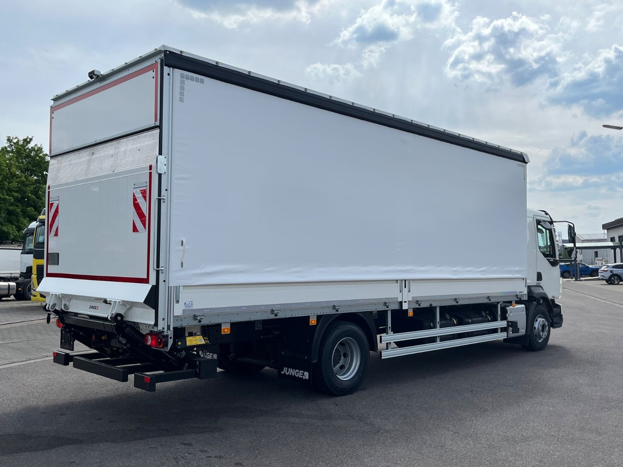 Volvo FL 14.245 Junge Schiebeplanenaufbau LBW - Xe tải thùng mui bạt: hình 5 Volvo FL 14.245 Junge Schiebeplanenaufbau LBW - Xe tải thùng mui bạt: hình 5