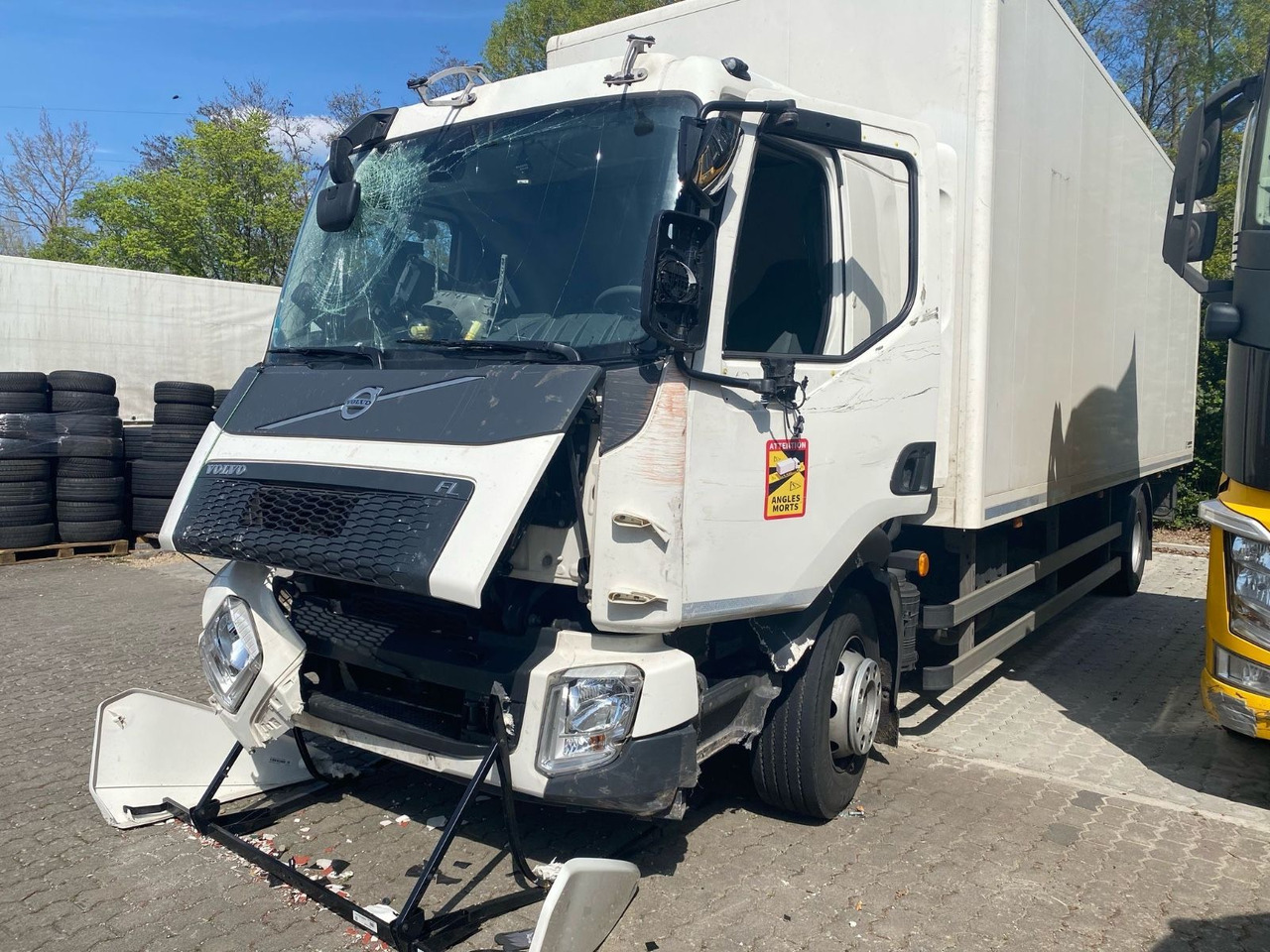 Volvo FL 16.280 Koffer Unfallschaden - Xe tải hộp: hình 2 Volvo FL 16.280 Koffer Unfallschaden - Xe tải hộp: hình 2