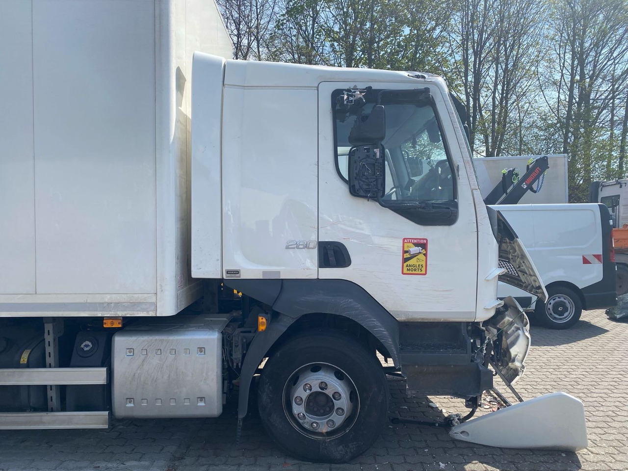 Volvo FL 16.280 Koffer Unfallschaden - Xe tải hộp: hình 4 Volvo FL 16.280 Koffer Unfallschaden - Xe tải hộp: hình 4