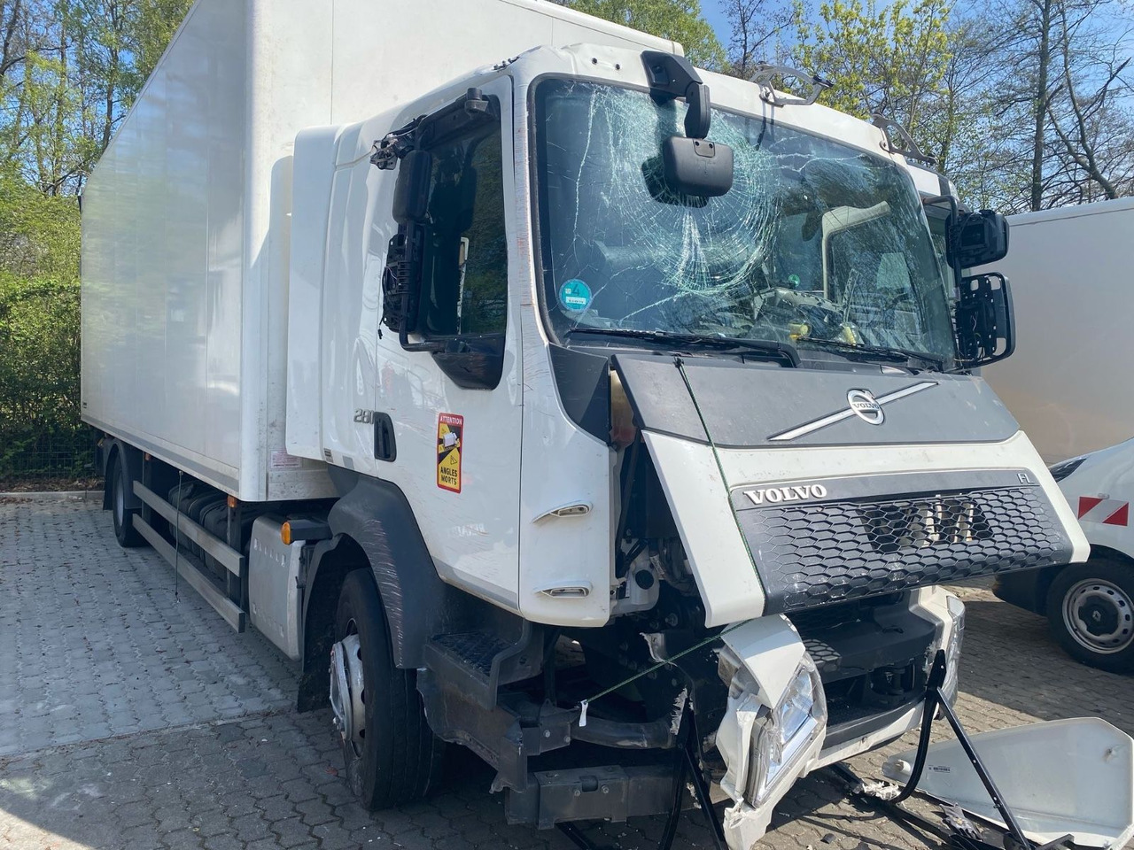 Volvo FL 16.280 Koffer Unfallschaden - Xe tải hộp: hình 4 Volvo FL 16.280 Koffer Unfallschaden - Xe tải hộp: hình 4
