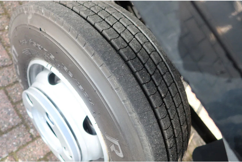 Xe tải hộp Mercedes-Benz Atego 818 818 L Bak+ Klep 1500 kg. Geisoleerd dak: hình 20
