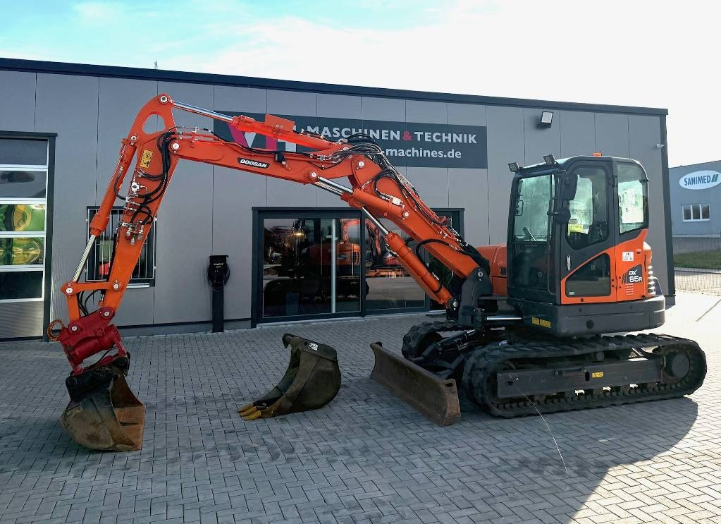 Doosan DX 85 R - Máy xúc mini: hình 1 Doosan DX 85 R - Máy xúc mini: hình 1
