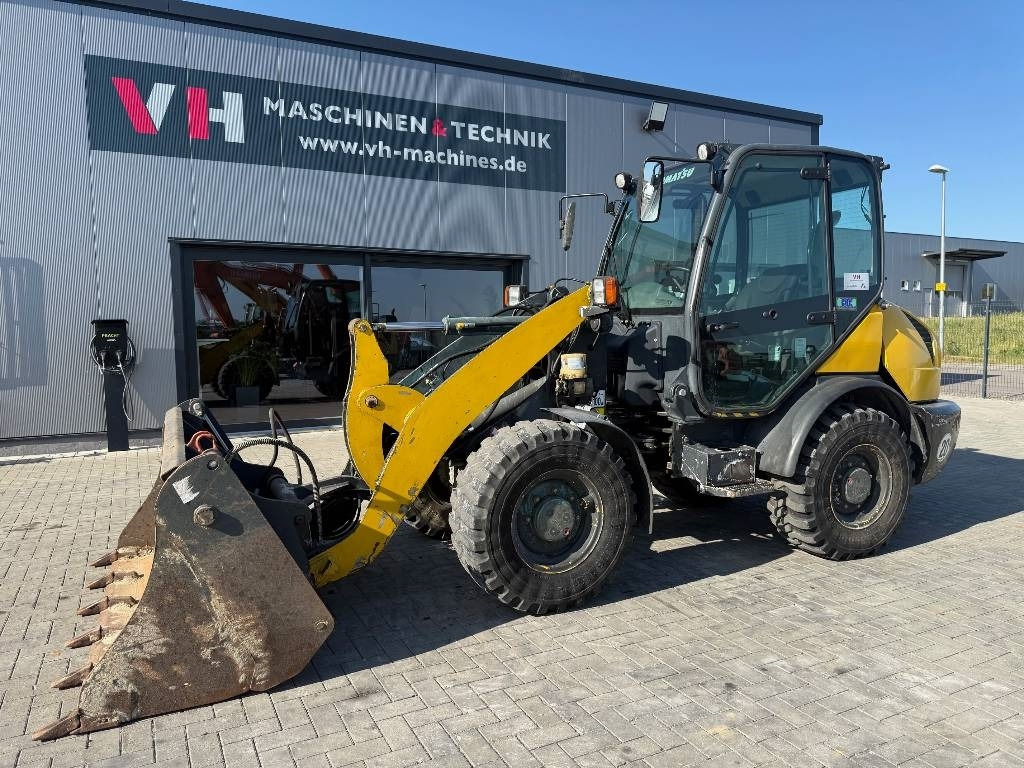Komatsu WA 70-6 - Máy xúc lật bánh lốp: hình 1 Komatsu WA 70-6 - Máy xúc lật bánh lốp: hình 1
