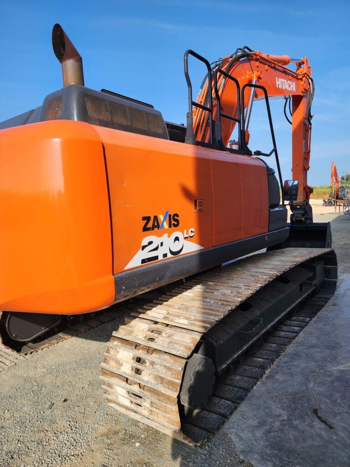 HITACHI ZX210LC-6 - Máy xúc bánh xích: hình 4 HITACHI ZX210LC-6 - Máy xúc bánh xích: hình 4