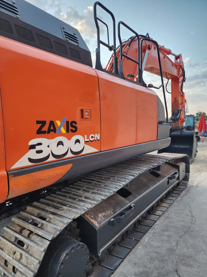 HITACHI ZX300LCN-6 - Máy xúc bánh xích: hình 4 HITACHI ZX300LCN-6 - Máy xúc bánh xích: hình 4
