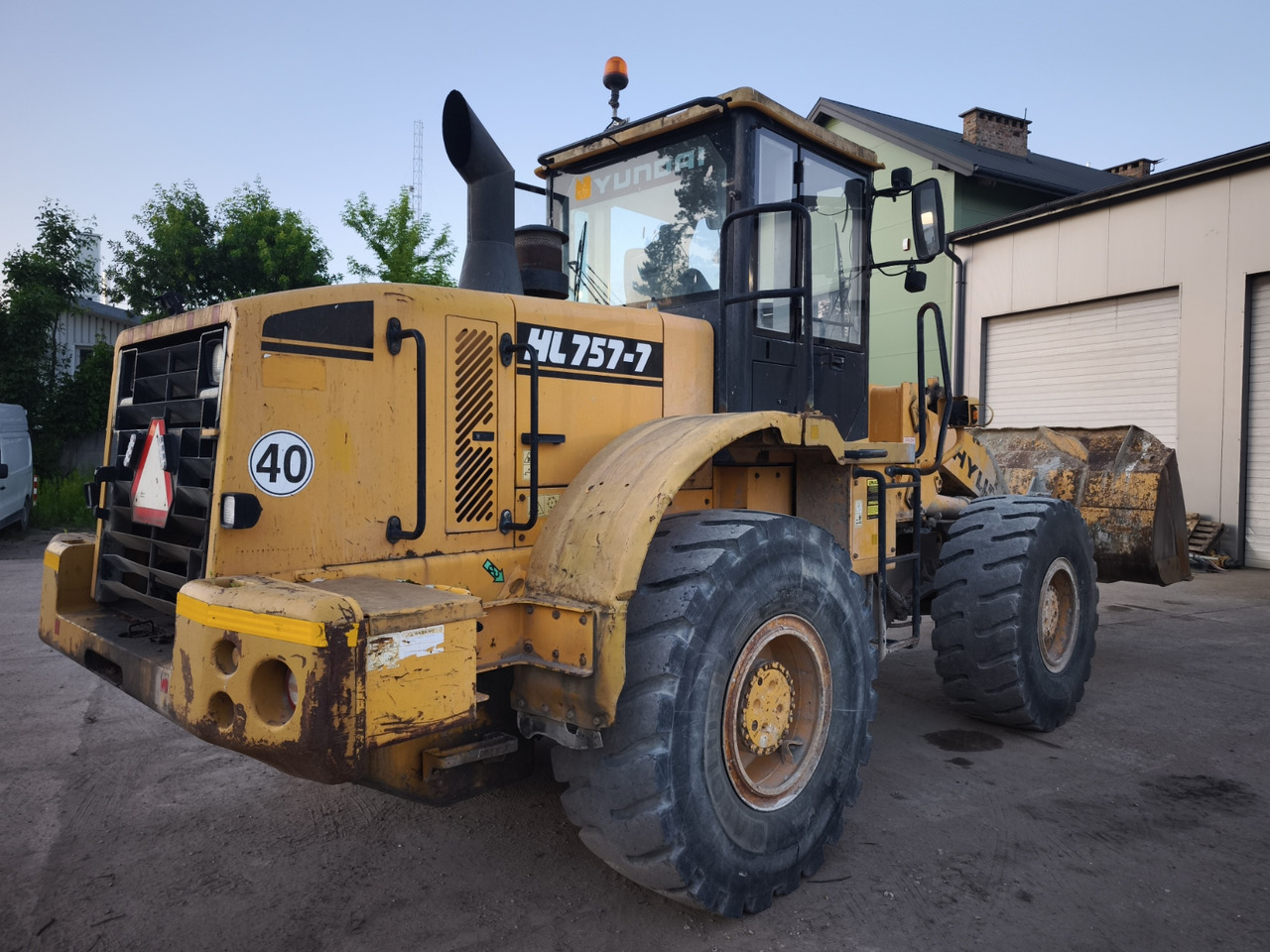 HYUNDAI 757-7 - Máy xúc lật bánh lốp: hình 2 HYUNDAI 757-7 - Máy xúc lật bánh lốp: hình 2