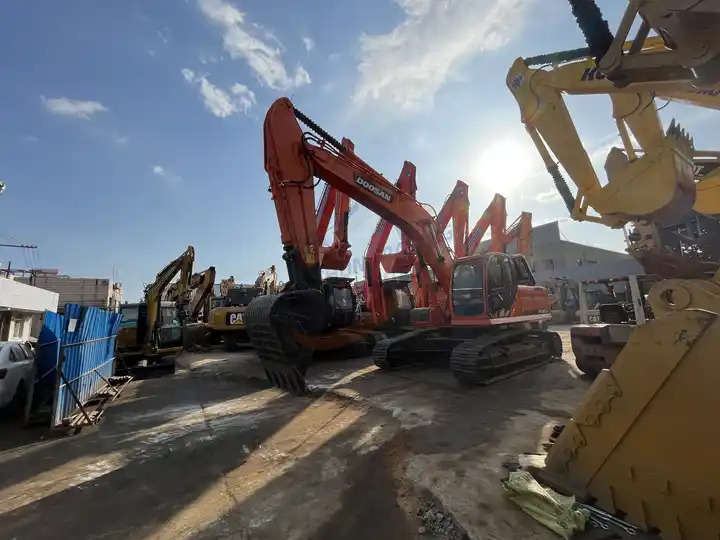 90% new and low hours used excavators Doosan DX300LC second hand excavators 30tons excavator new arrivedd in stock for sale - Máy xúc: hình 3 90% new and low hours used excavators Doosan DX300LC second hand excavators 30tons excavator new arrivedd in stock for sale - Máy xúc: hình 3