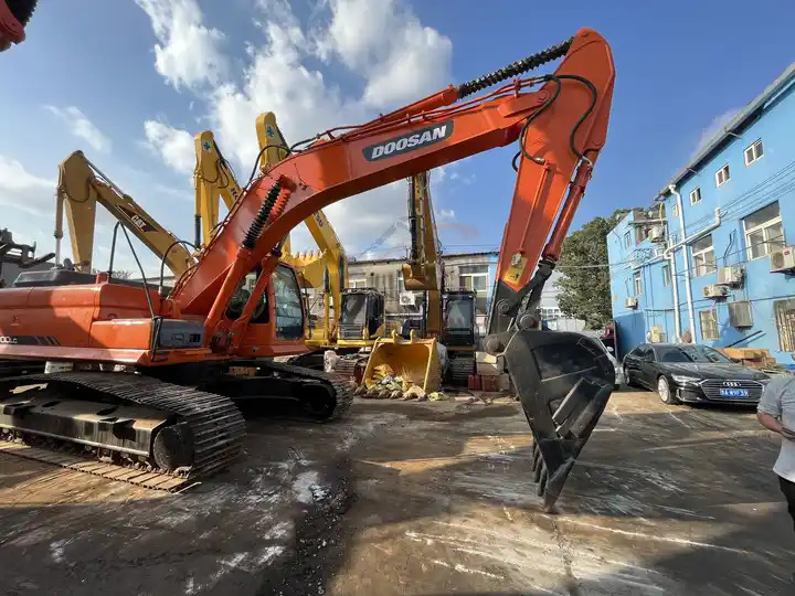 90% new and low hours used excavators Doosan DX300LC second hand excavators 30tons excavator new arrivedd in stock for sale - Máy xúc: hình 2 90% new and low hours used excavators Doosan DX300LC second hand excavators 30tons excavator new arrivedd in stock for sale - Máy xúc: hình 2