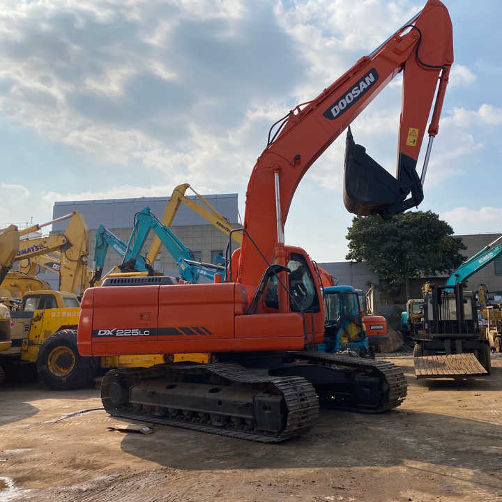 Best Selling DOOSAN excavator machine construction used machinery equipment dx225 DX60 DX70 DH60 DH220 used excavators in stock - Máy xúc: hình 1 Best Selling DOOSAN excavator machine construction used machinery equipment dx225 DX60 DX70 DH60 DH220 used excavators in stock - Máy xúc: hình 1