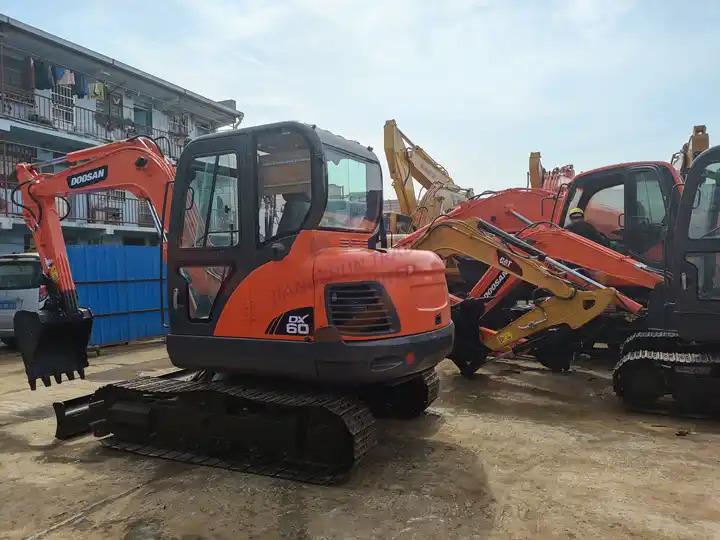 Dx60 Used Crawler Excavator Used Excavator For Sale High Quality ExcavatorDOOSAN DH 55DH55 H-frame - Máy xúc: hình 4 Dx60 Used Crawler Excavator Used Excavator For Sale High Quality ExcavatorDOOSAN DH 55DH55 H-frame - Máy xúc: hình 4