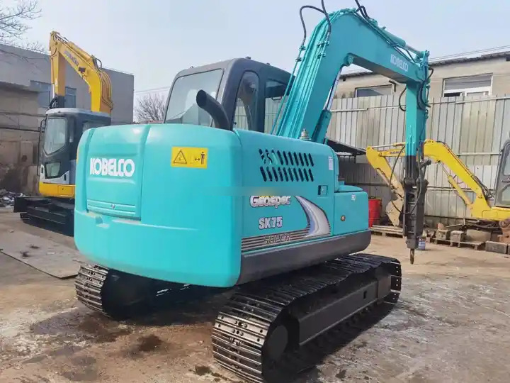 Good Condition Used Excavator Sk75-8 With Original Parts Cheap Japan Original Kobelco brand sk75 sk75-8 sk75-sr on sale - Máy xúc mini: hình 3 Good Condition Used Excavator Sk75-8 With Original Parts Cheap Japan Original Kobelco brand sk75 sk75-8 sk75-sr on sale - Máy xúc mini: hình 3