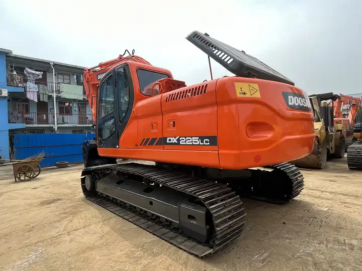 Good Price Tracked Excavator Doosan Dx225 Dx150 Korea Construction Machinery In Shanghai - Máy xúc bánh xích: hình 3 Good Price Tracked Excavator Doosan Dx225 Dx150 Korea Construction Machinery In Shanghai - Máy xúc bánh xích: hình 3