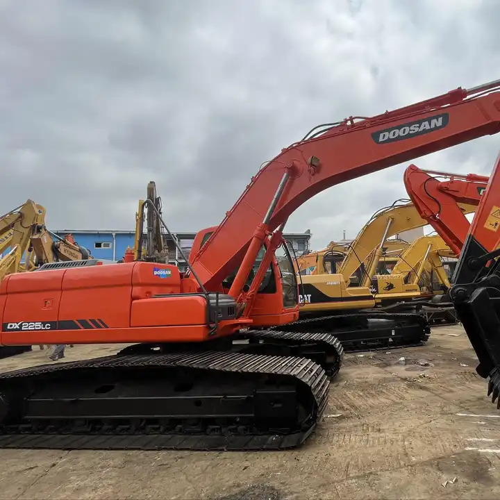 Good Price Tracked Excavator Doosan Dx225 Dx150 Korea Construction Machinery In Shanghai - Máy xúc bánh xích: hình 2 Good Price Tracked Excavator Doosan Dx225 Dx150 Korea Construction Machinery In Shanghai - Máy xúc bánh xích: hình 2